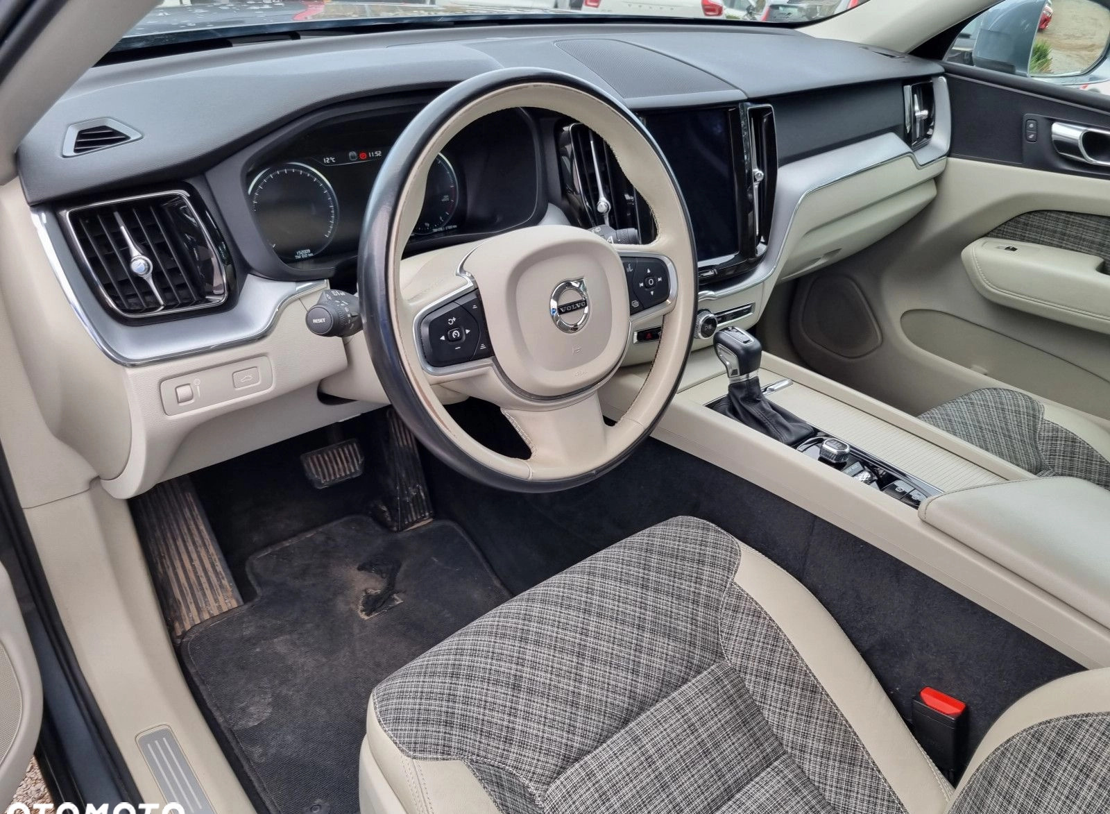 Volvo XC 60 cena 124900 przebieg: 149720, rok produkcji 2017 z Wejherowo małe 326